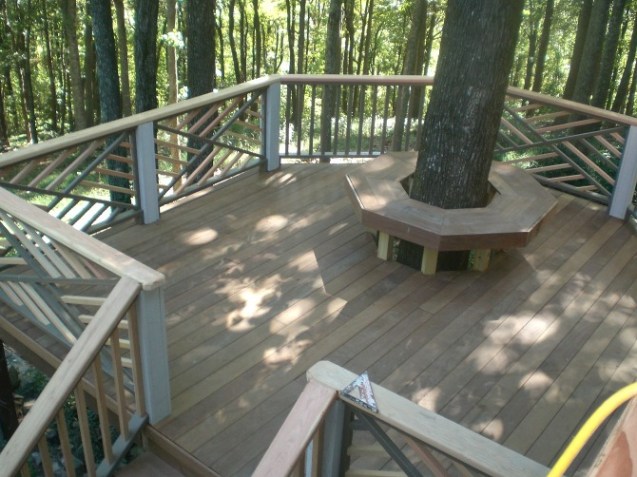 Deck with Chippendale Handrail
