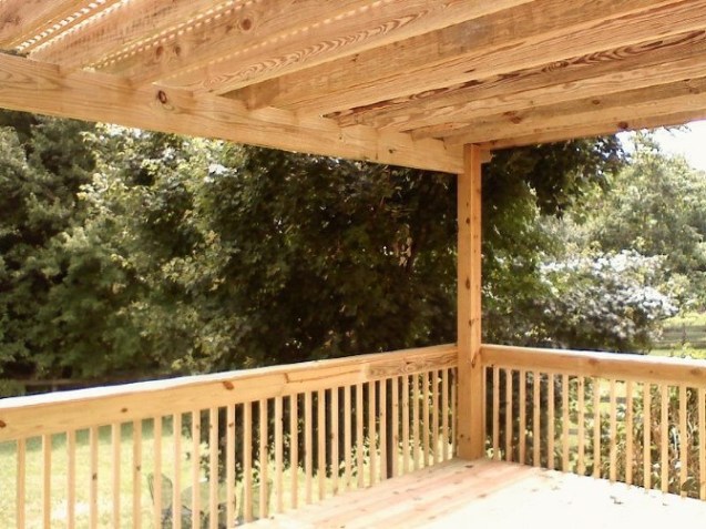 Deck covered by a pergola topped with lattice