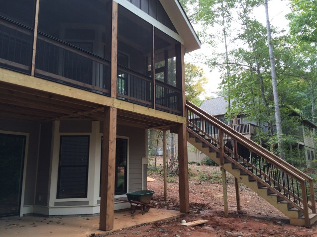 Screen porch with trex